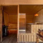Comfortable With Sauna And Jacuzzi