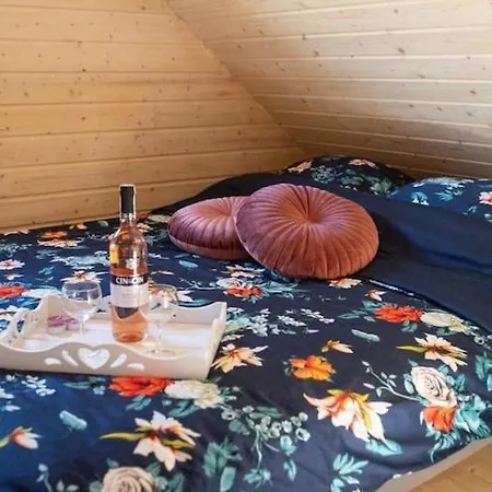 Comfortable With Sauna And Jacuzzi 別荘 Lipusz