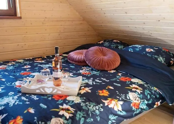 Comfortable With Sauna And Jacuzzi Semesterbostad Lipusz