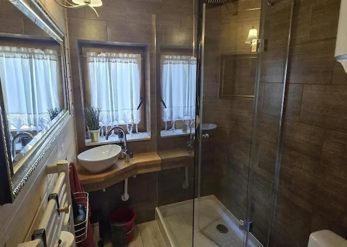 Comfortable With Sauna And Jacuzzi Semesterbostad Lipusz